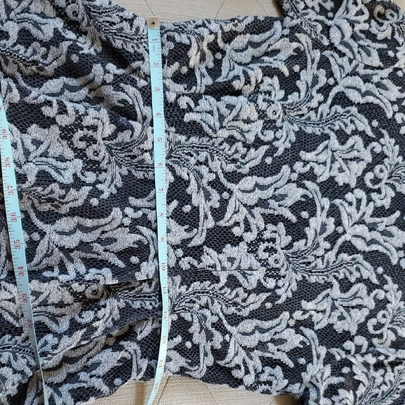 Ann Taylor Elegant Black and Gray Floral Women's Top - Picture 14 of 15